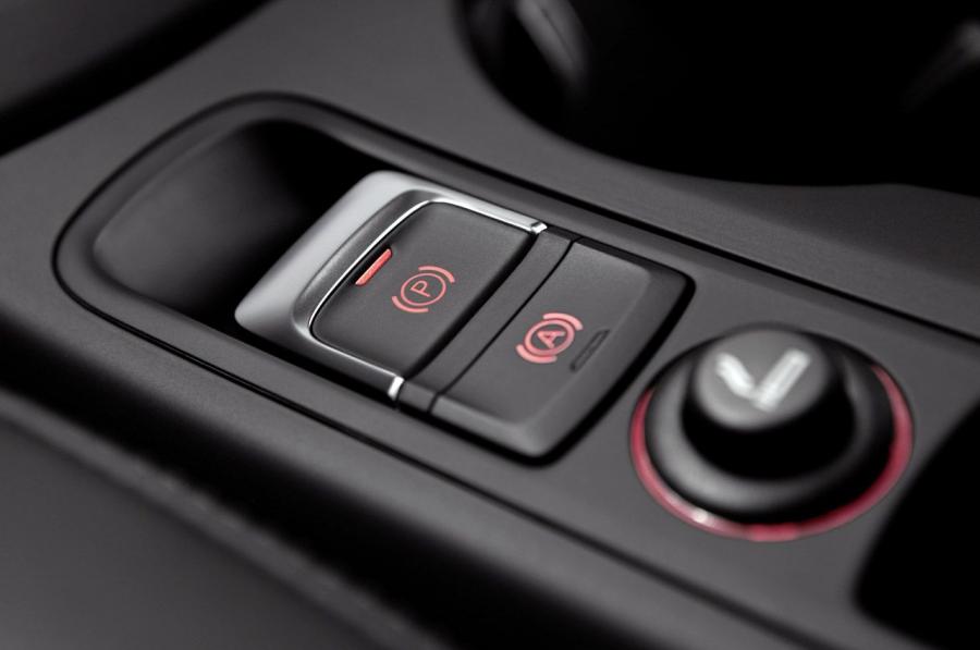 Детали экстерьера Audi Q3 2.0 TFSI Quattro S-Line (8U) 2011 года  (WW) (фото 6 из 68)